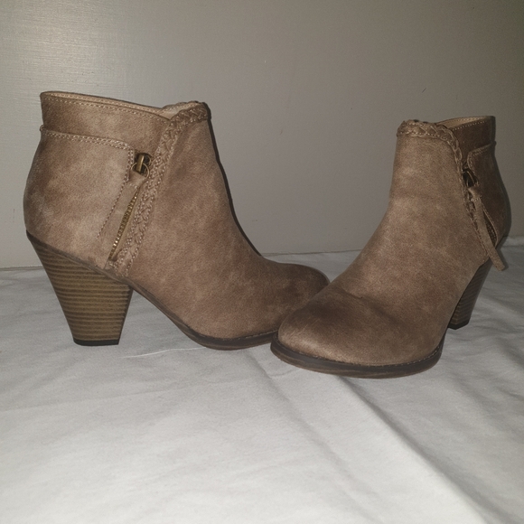 Size 7 MIA Booties Tan - Picture 5 of 9